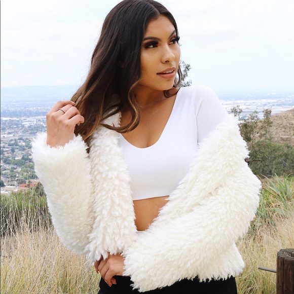 Cropped Faux Fur Jacket. - Picture 3 of 3